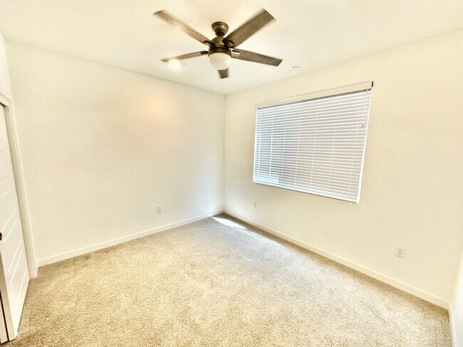 Building Photo - Newly-Built NextGen 5 bed 3.5 bath Lennar ...