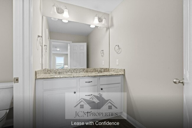 Building Photo - 905 Camden Ct