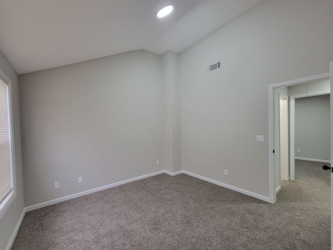 Building Photo - Quiet Comfort - Modern Home - HAFC Voucher...