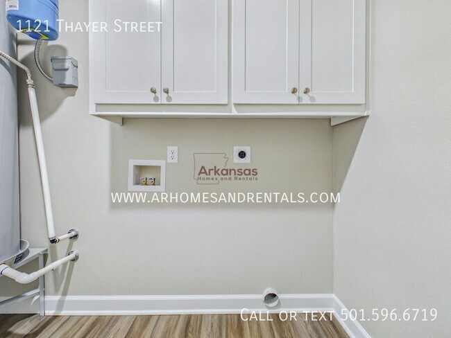 Building Photo - 1121 Thayer St