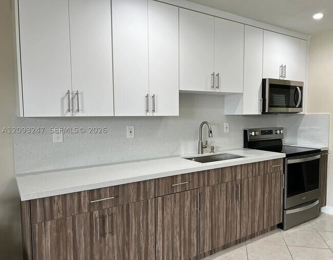 Building Photo - 1175 W 33rd St