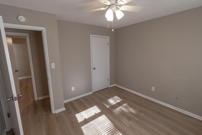 Building Photo - 3006 Lynnwood Dr