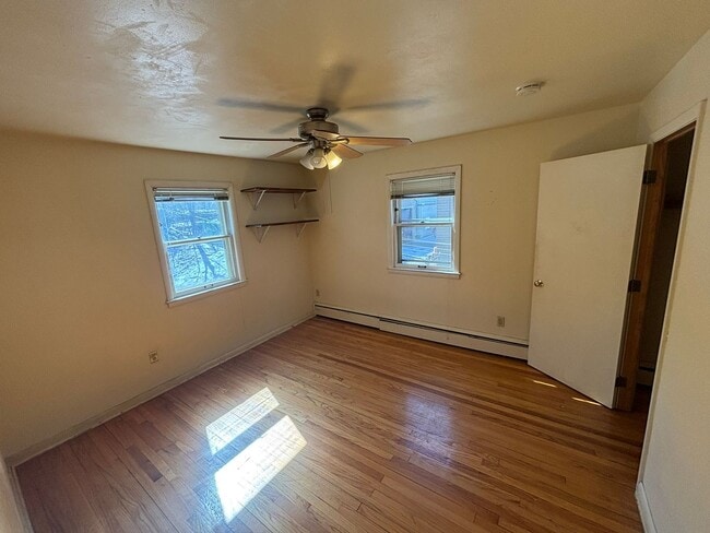 Building Photo - 1135