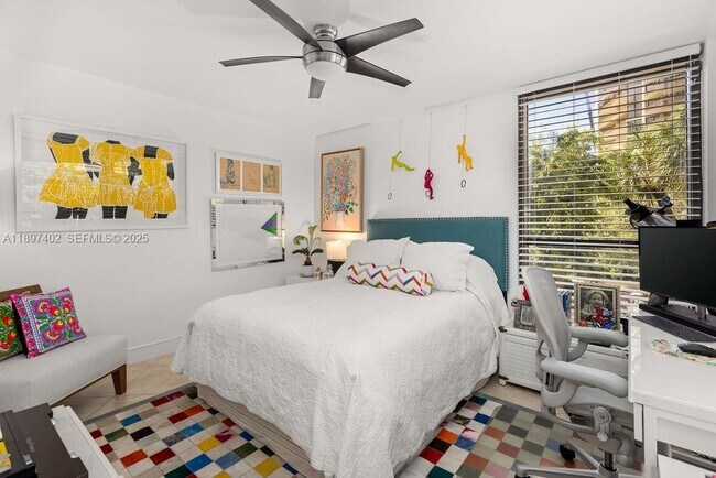 Building Photo - 2843 S Bayshore Dr