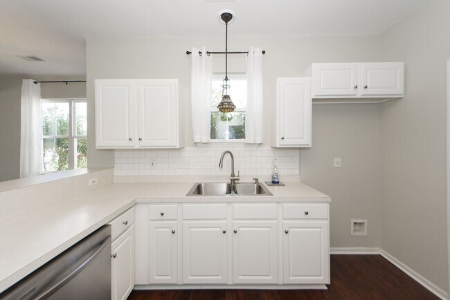 Building Photo - 3 Bedroom 3 Bath Single Family Home in Bridges of Summerville - Summerville