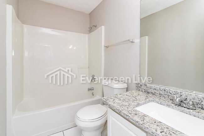 Building Photo - 2385 Lake Royale Dr