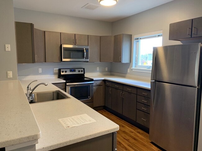 Building Photo - 37 E Ridge Dr