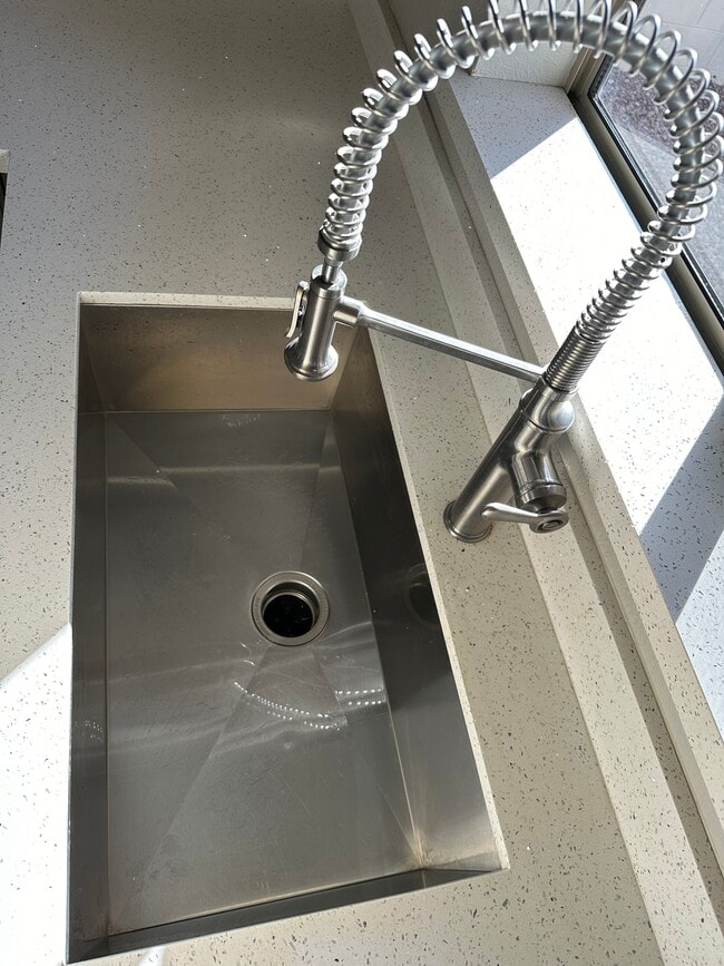 Building Photo - 4043 W Desert Hollow Dr