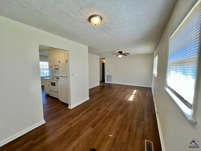 Building Photo - 2209 Macy Ave