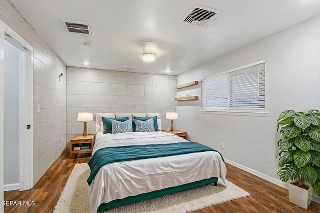 Building Photo - 1732 Russ Randall St