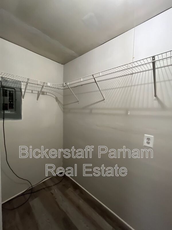 Building Photo - 2300 Welch Dr
