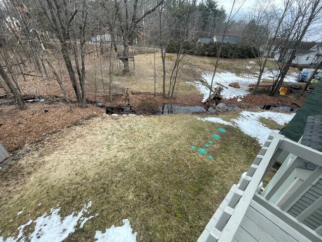 Building Photo - Spacious 3 Bedroom Unit