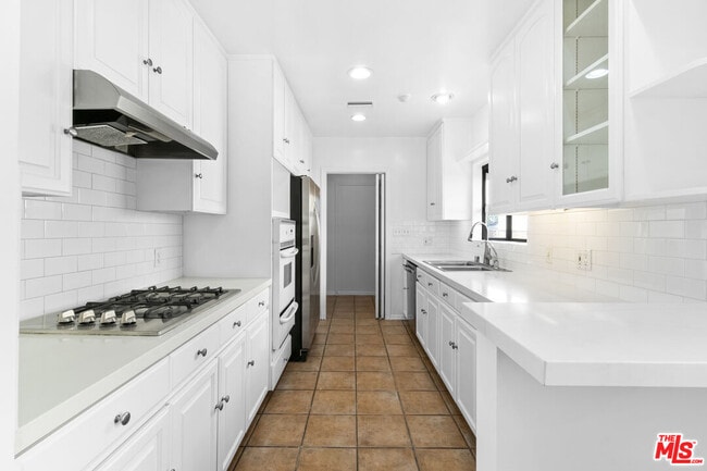 Building Photo - 8643 Clifton Way