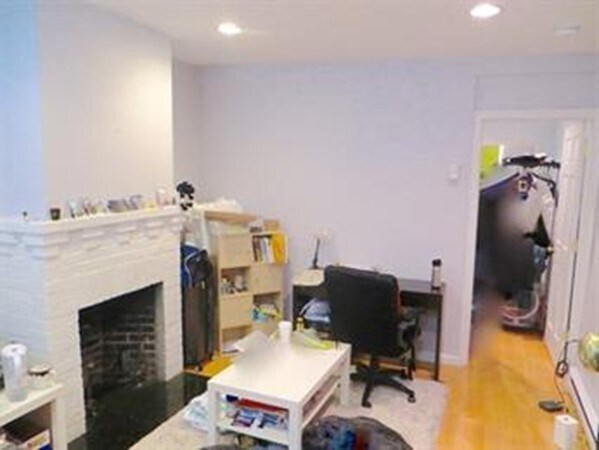 Building Photo - 53 Garden St
