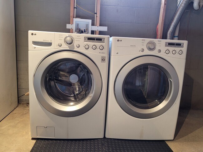 Building Photo - 17727 Silcott Springs Rd