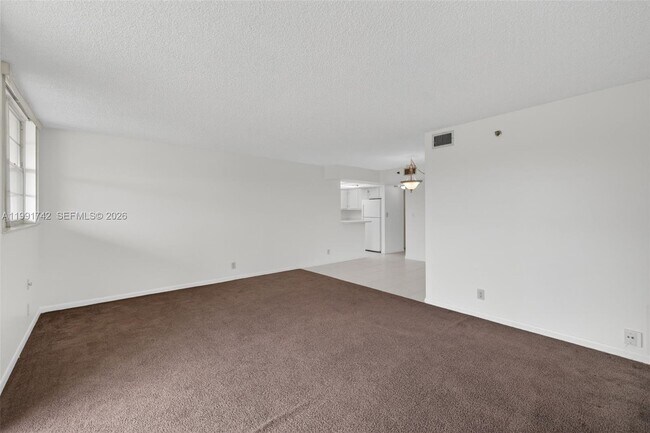 Building Photo - 3100 W Rolling Hills Cir
