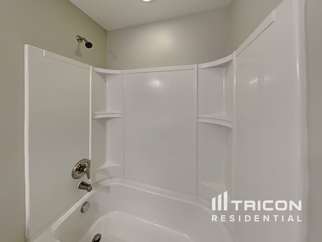 Building Photo - 413 Laurel Leaf Dr