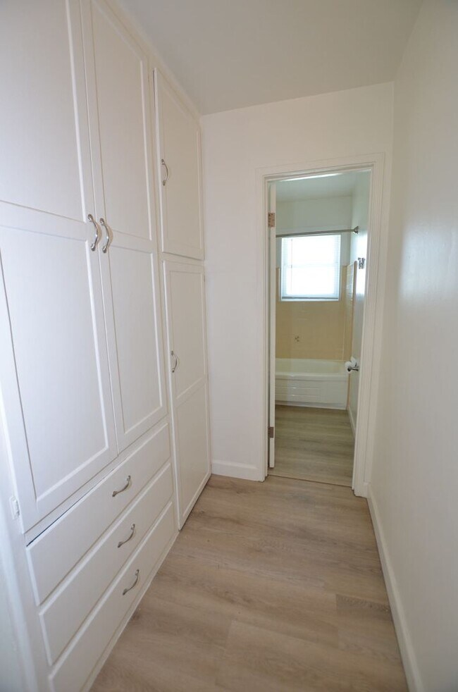Building Photo - 2Bd/1Ba Single Family Home
