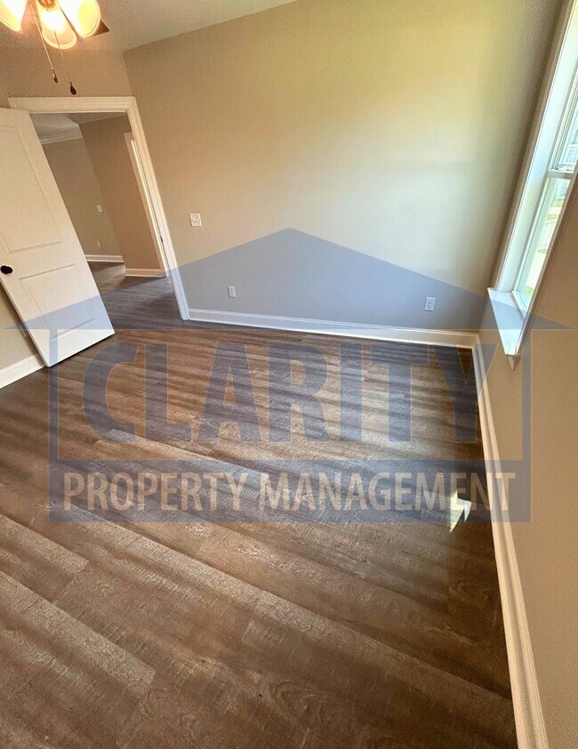 Building Photo - Spacious 4-bedroom home in prime Cleveland...