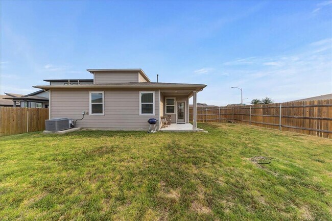 Building Photo - 3200 Egan Dr