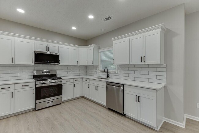 Building Photo - 5570 Cannonero Dr