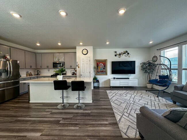 Building Photo - NEARLY NEW 3-bed Paired Home in Senderos Creek community!