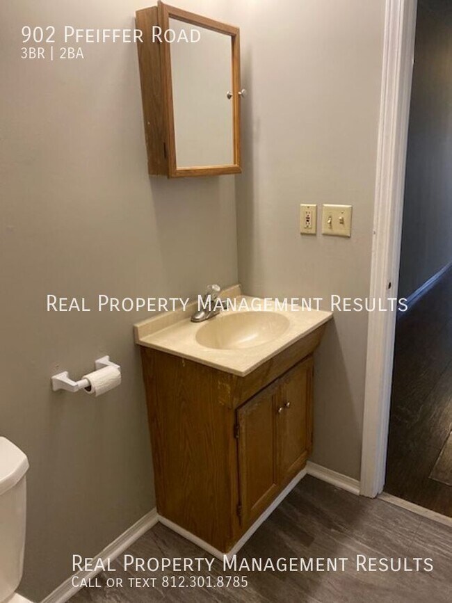 Building Photo - 902 Pfeiffer Rd