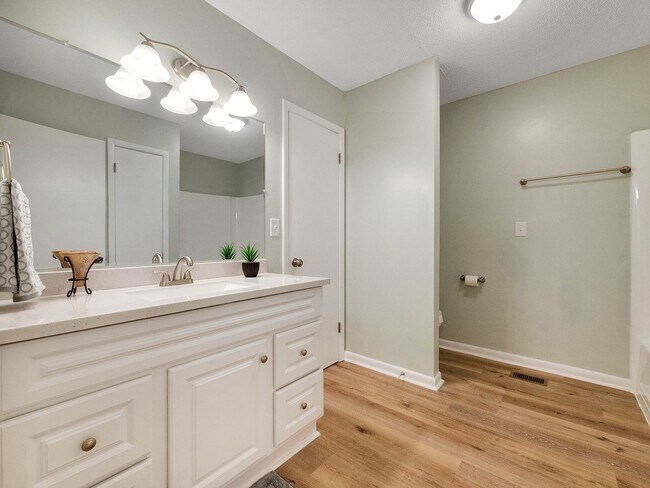 Building Photo - Adorable 3 BR 2 BA in Hixson