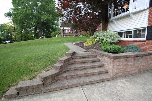 Building Photo - 3753 Evergreen Dr