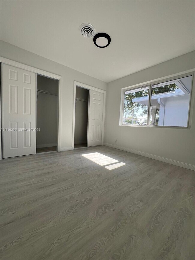 Building Photo - 1831 NE 56th St