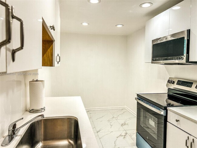 Building Photo - 3860 NE 170th St