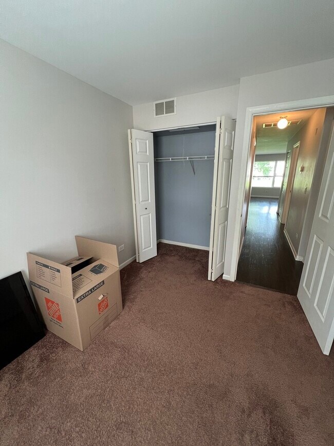 Building Photo - 358 Woodview Cir