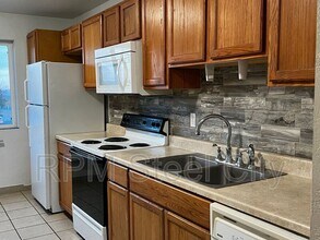 Building Photo - 1719 Oakshire Ln