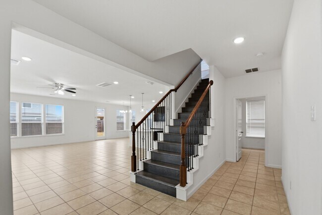 Building Photo - 2518 Boxwood Park