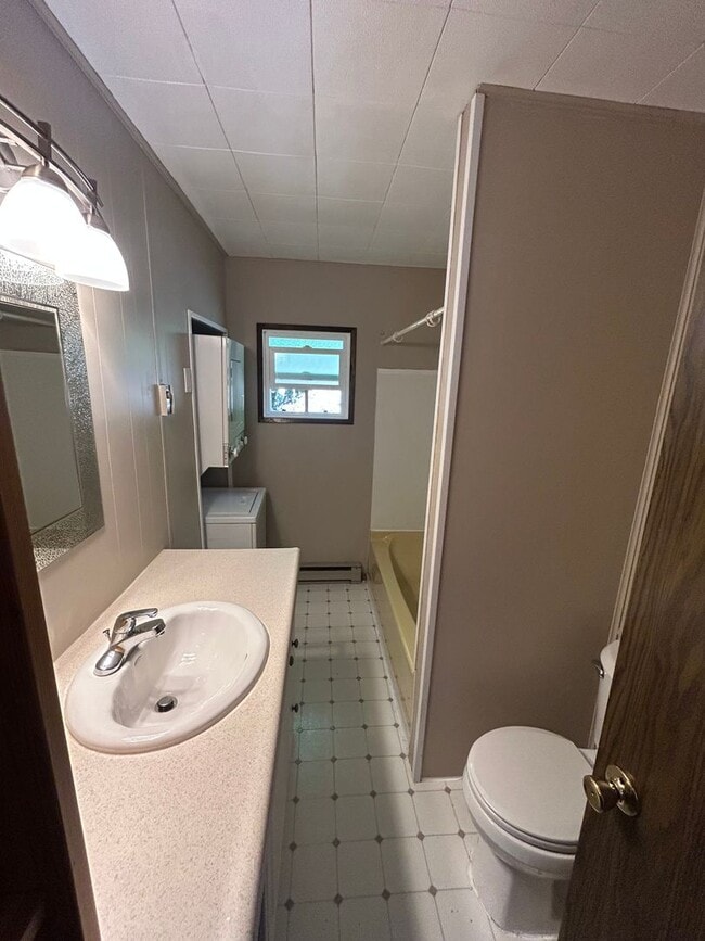 Building Photo - Two Bedroom One Bathroom House for Rent wi...