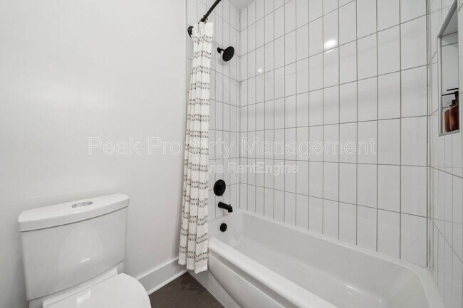 Building Photo - 1609 Pulaski St