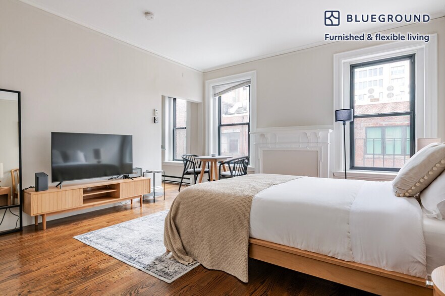 Building Photo - 232 Newbury St