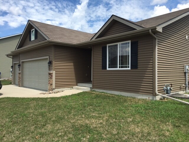 Building Photo - 2901 SE Stonegate Dr