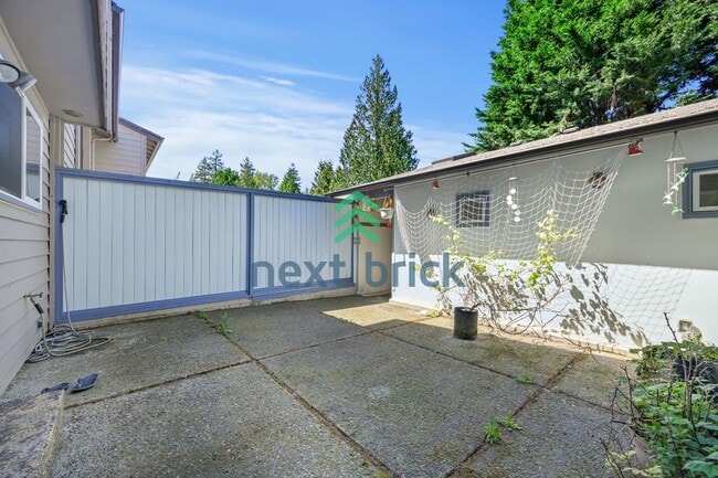 Building Photo - Charming 3-bedroom, 2.5 baths | Family-Friendly Bellevue Crossroads Neighborhood