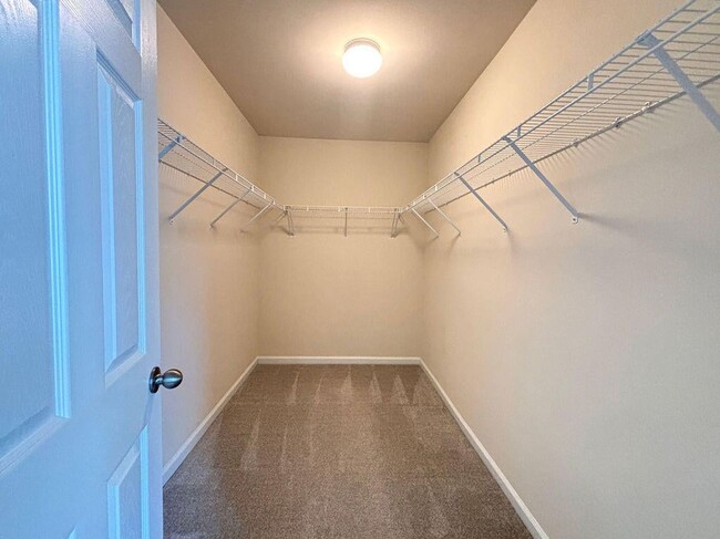 Building Photo - Available Now-Beautiful 4 BR/3BA Home
