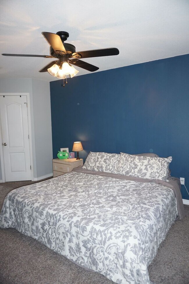 Building Photo - 3/2 in the Heart of Navarre