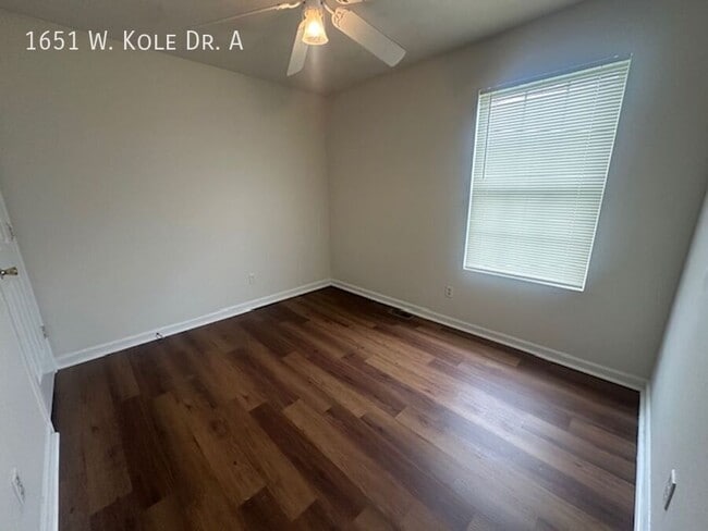 Building Photo - 1651 W Kole Dr