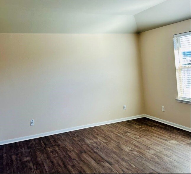 Building Photo - 21423 Holly Heights Rd