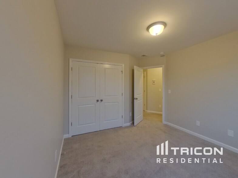Building Photo - 112 Wainscot Oak Ln