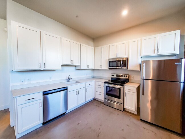 Building Photo - Exposed Brick Studio Apartment at a Great Price!