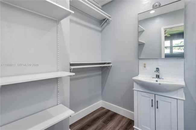 Building Photo - 326 SE 3rd Terrace