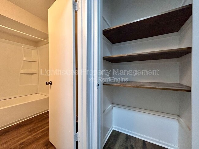 Building Photo - 607 Clayton Ave NW