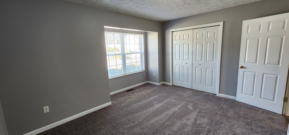 Building Photo - 1984 River Vista Cir