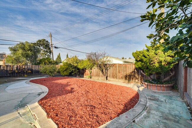 Building Photo - 4615 Armour Dr