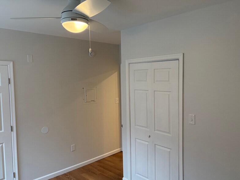 Building Photo - 15 E Read St